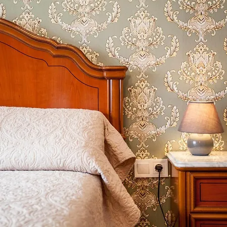 A Classic Peaceful Space Apartment *